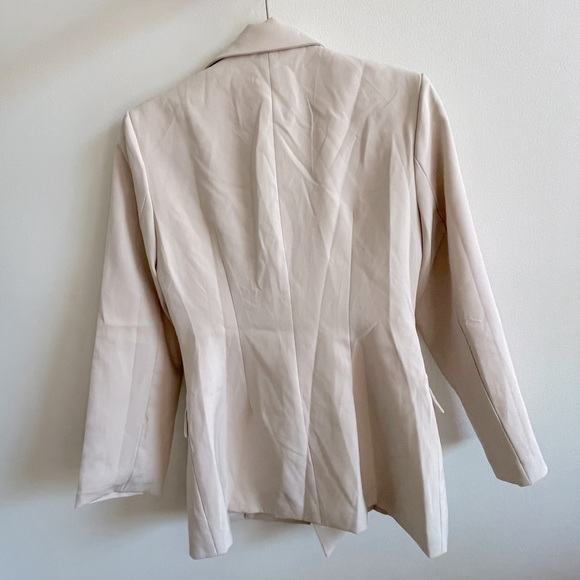 Boohoo Ecru Fitted Blazer - Picture 7 of 10